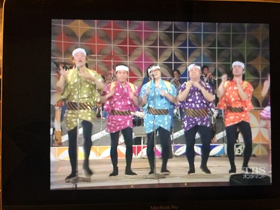 いまこそ笑顔で明るく元気になれるメディアを見たいと思う。なんで昔は